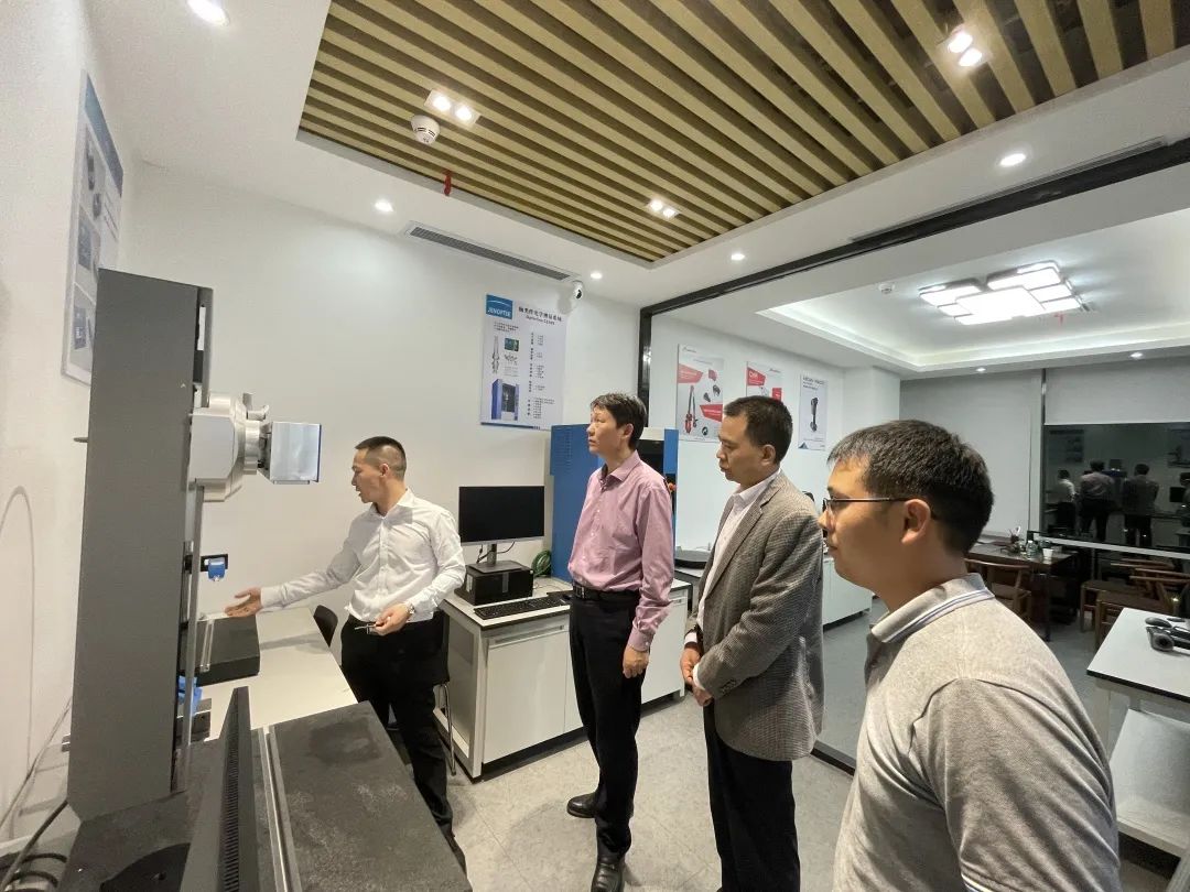 河南理工大學材料科學與工程學院領(lǐng)導(dǎo)蒞臨鴻華科技有限公司指導(dǎo)工作！